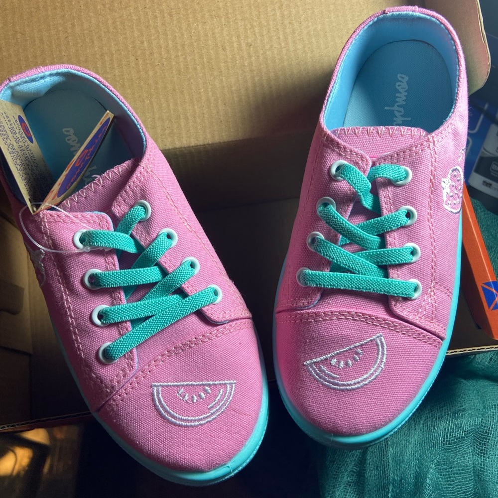 Brand new, Youth shoes.